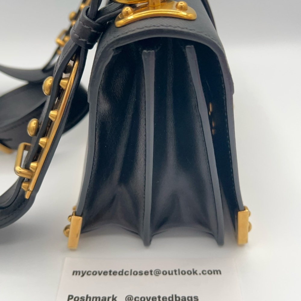Beautiful Prada Cahier Bag w/ Prada dust-bag and Entrupy COA! Showstopper! ๐๐ค - Picture 6 of 17